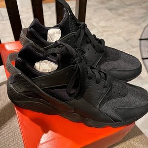 NEW in box Nike Air Huarache
